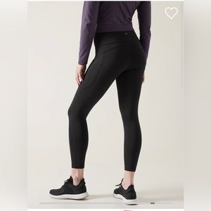 Athleta Ultimate Stash 7/8 Leggings - EUC - size M
